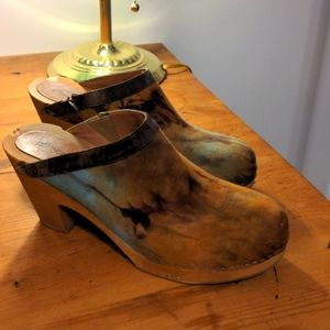 Jeffrey Campbell 70s tie-dye clogs size 10
